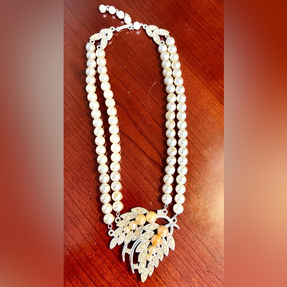 Vintage 60's Emmons Faux Pearl and Rhinestone Necklace EUC - Picture 3 of 4